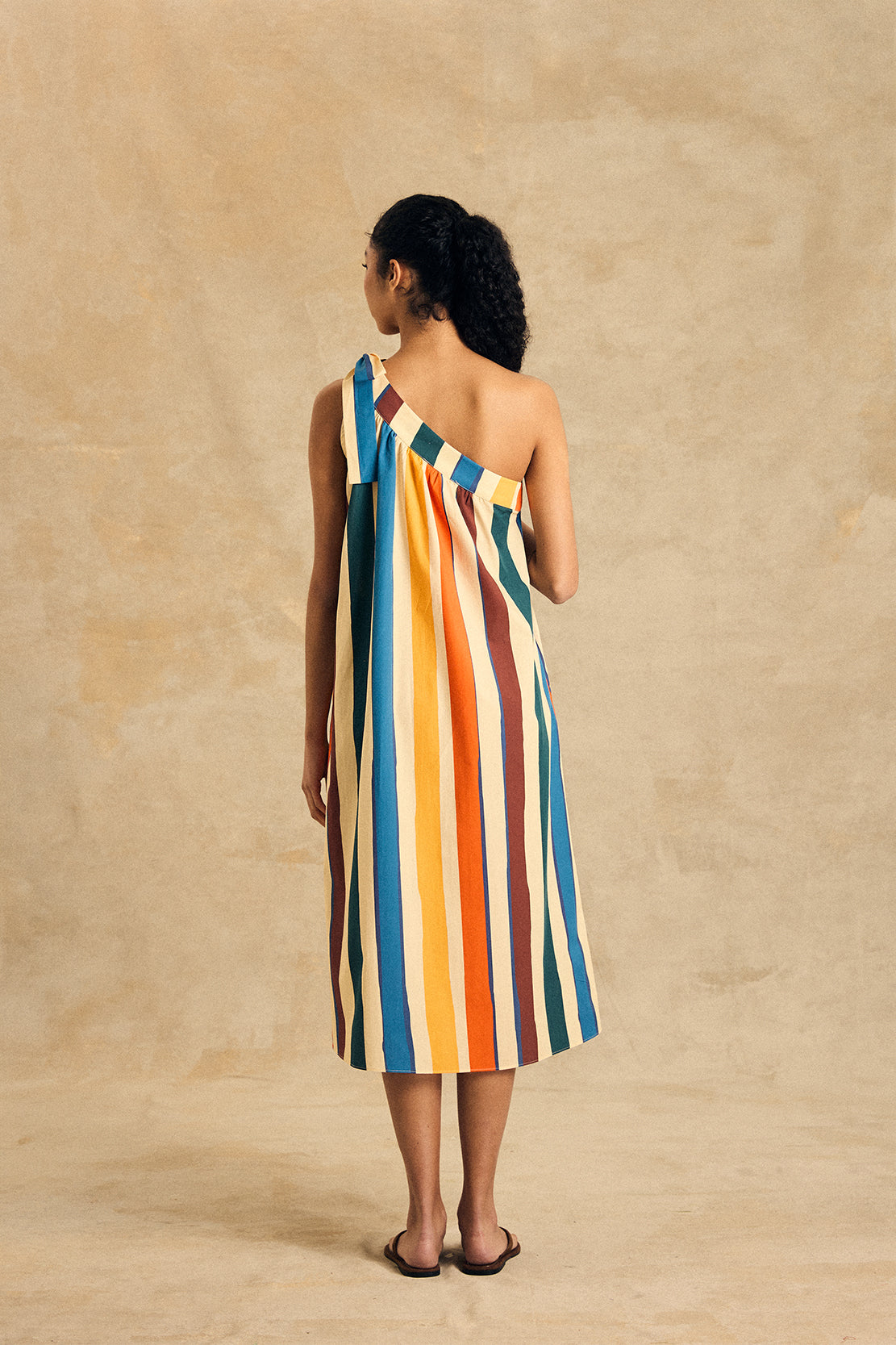 Fiyonk Detaylı Tek Omuz Midi Elbise
